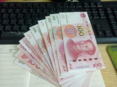 超讚福利,國慶節公司給員工每人發1000元現金紅包